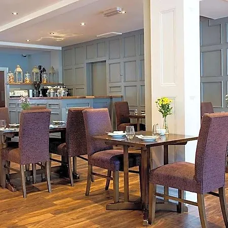 The Gateway 3* Swinford