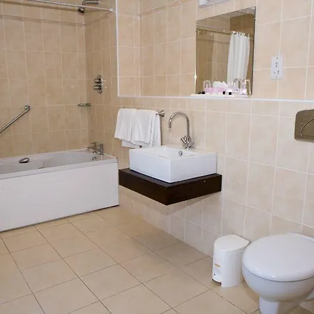 The Gateway 3* Swinford